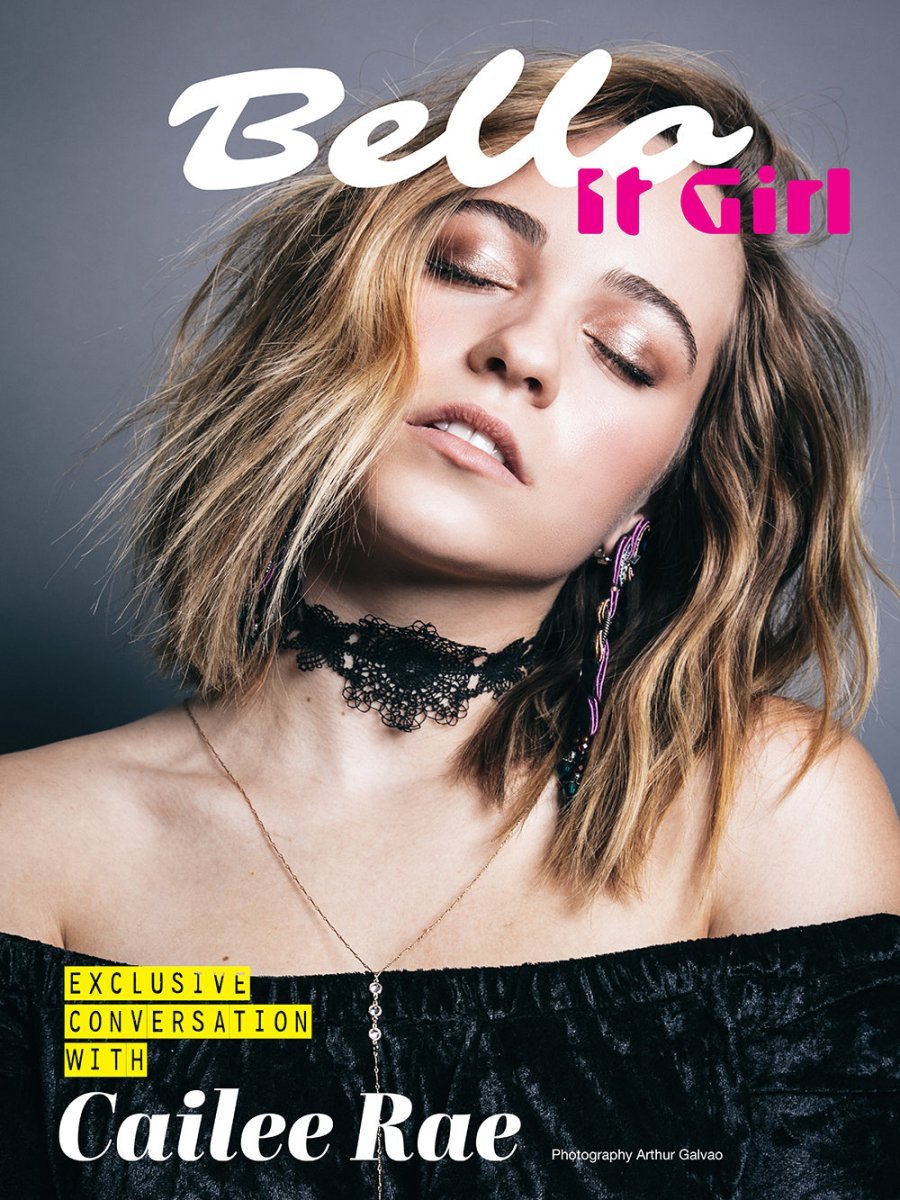 Singer Songwriter Cailee Rae wears Lariat Necklace