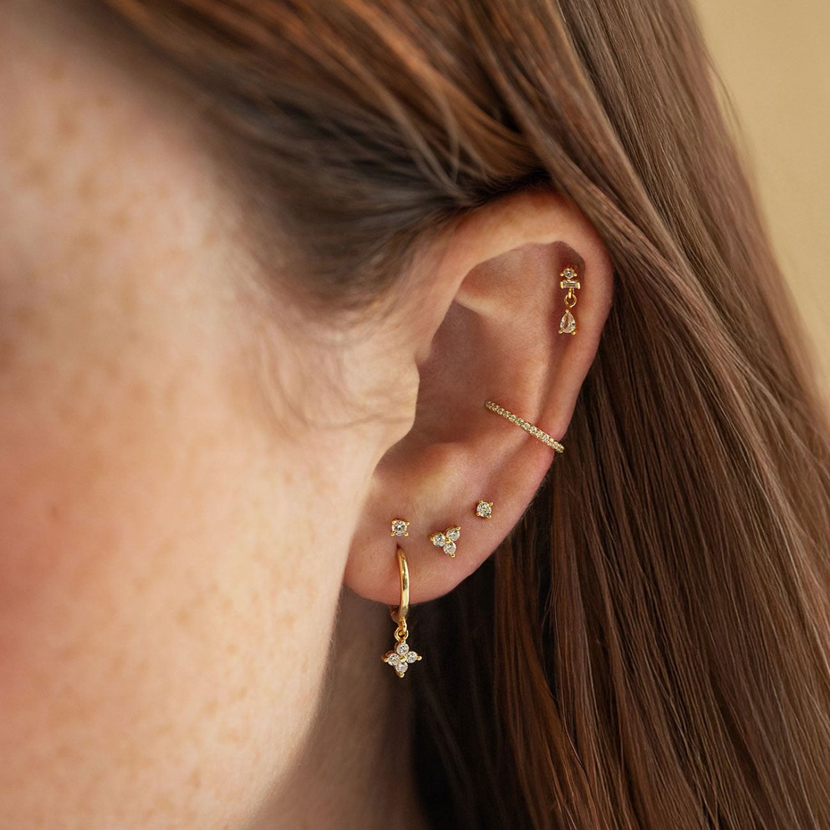 caption:Model wearing 10mm on conch