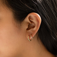 caption:Model has large ear lobes, wearing 8mm