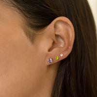 caption:Model wearing 3mm pink stud