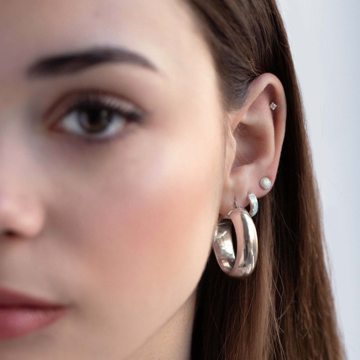 caption:Model wearing 5mm