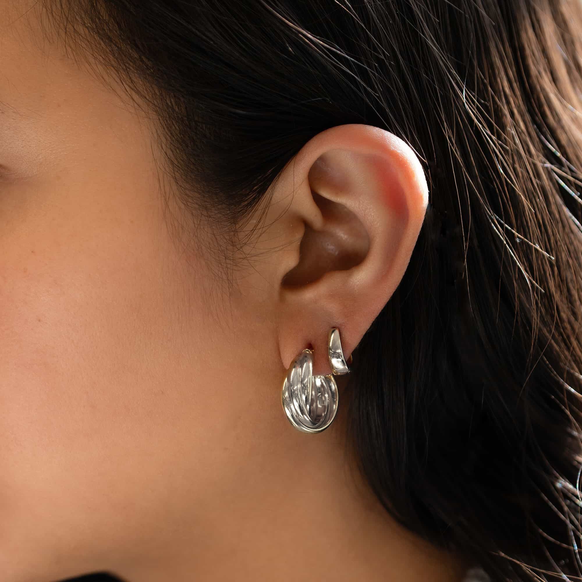 caption:Model has large ear lobes, wearing 8mm