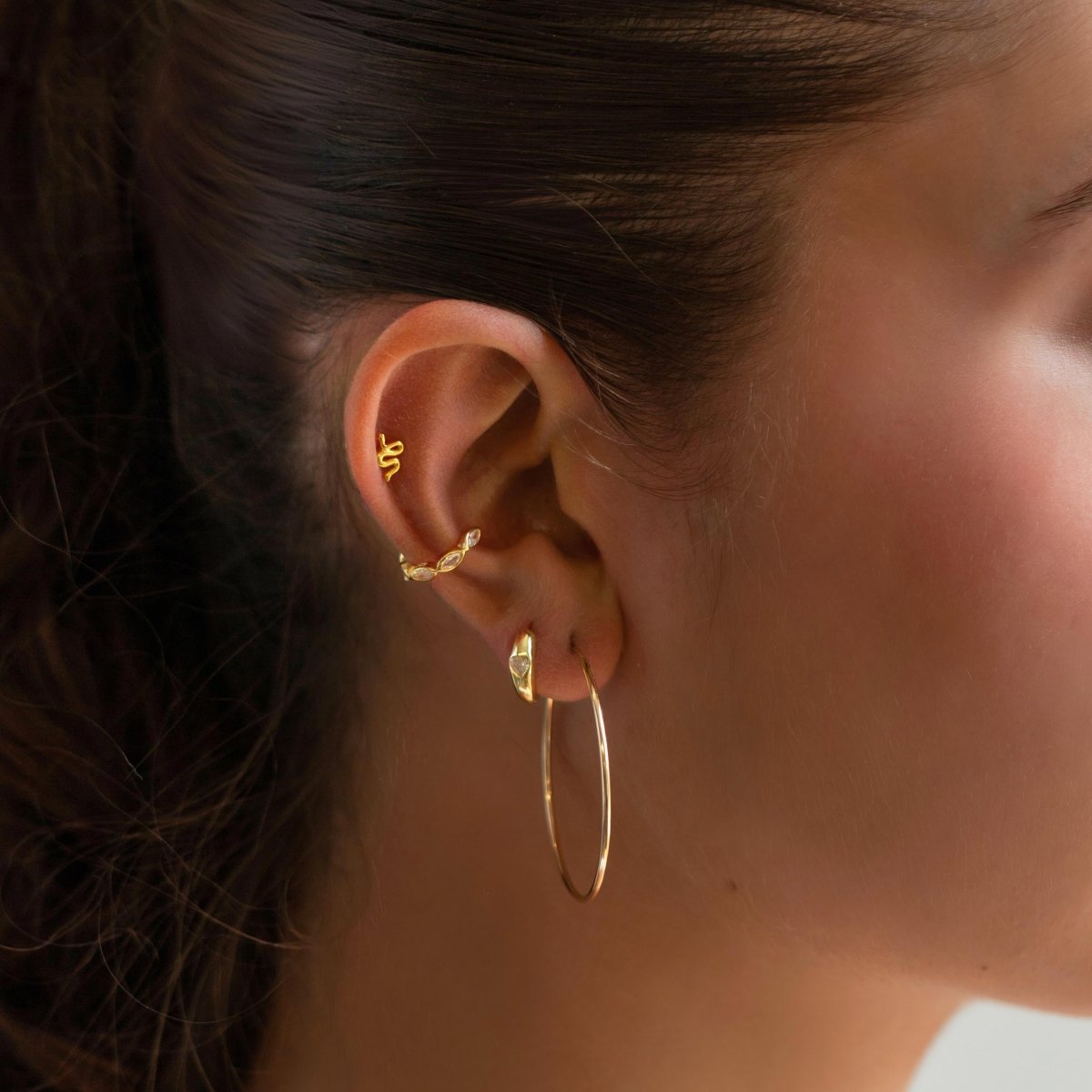 caption:Model wearing 40mm