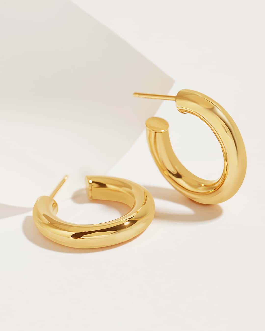 Shopluxurious 14K Gold hoop earrings