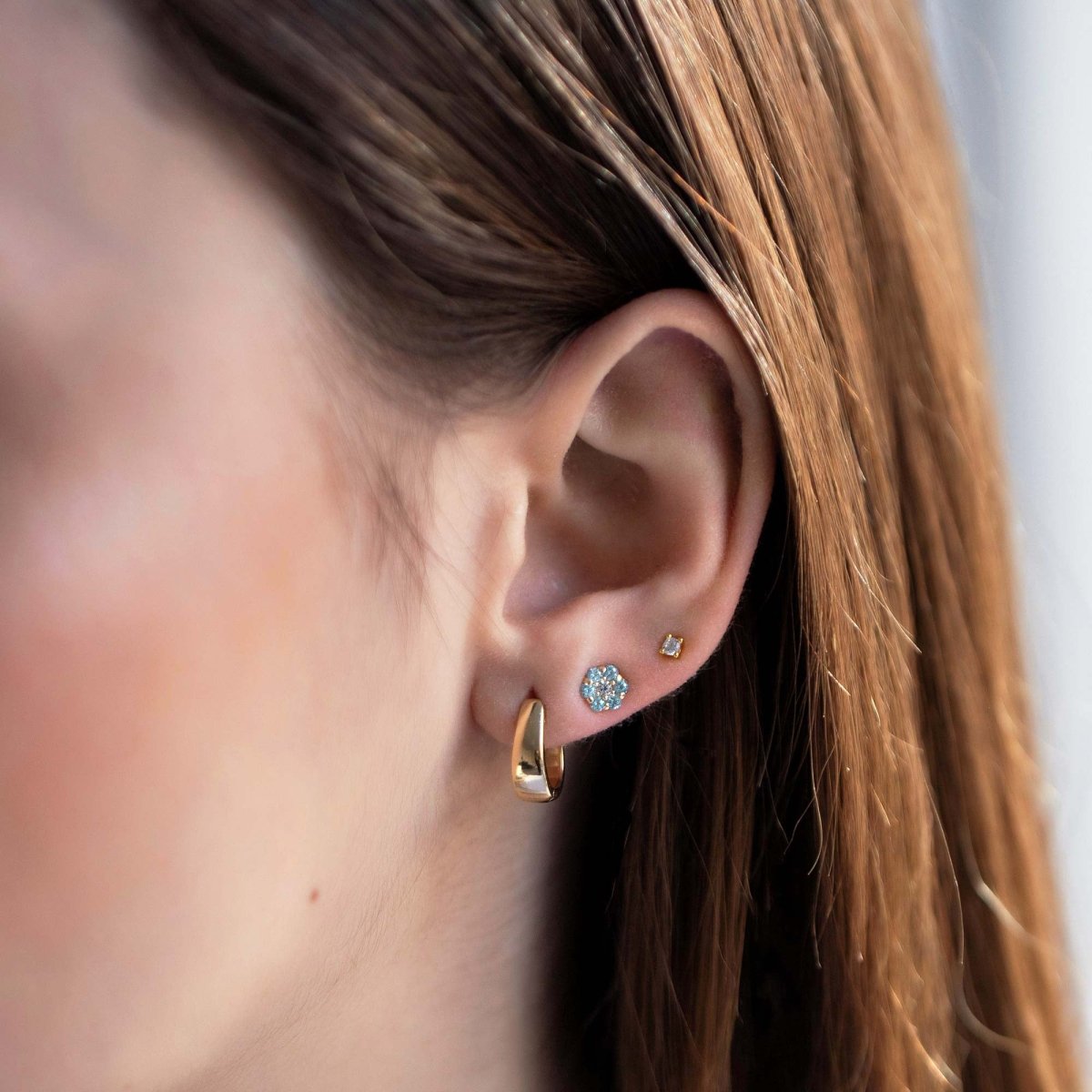 caption:Model has small earlobes