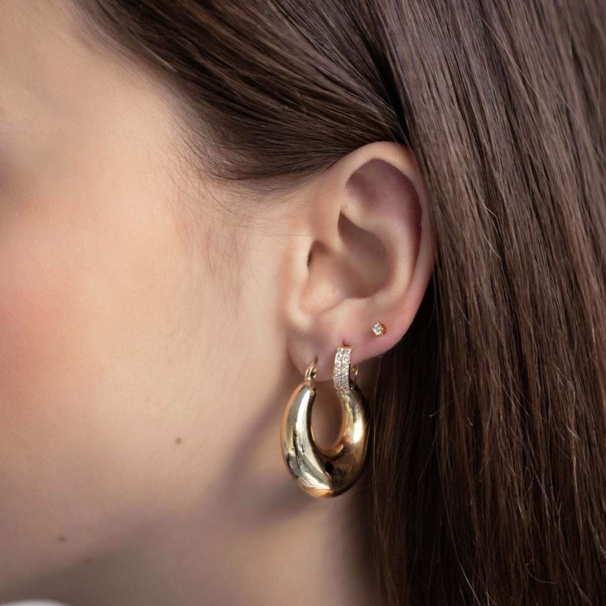 caption:Model wearing 8mm