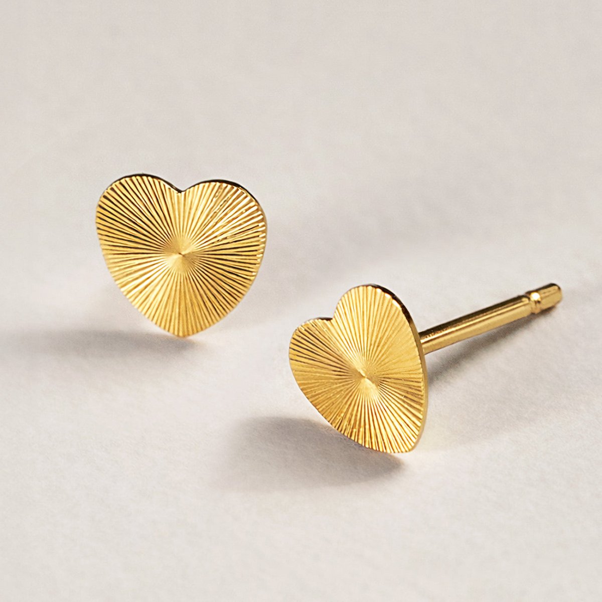 14K Diamond-cut Heart Stud Earrings