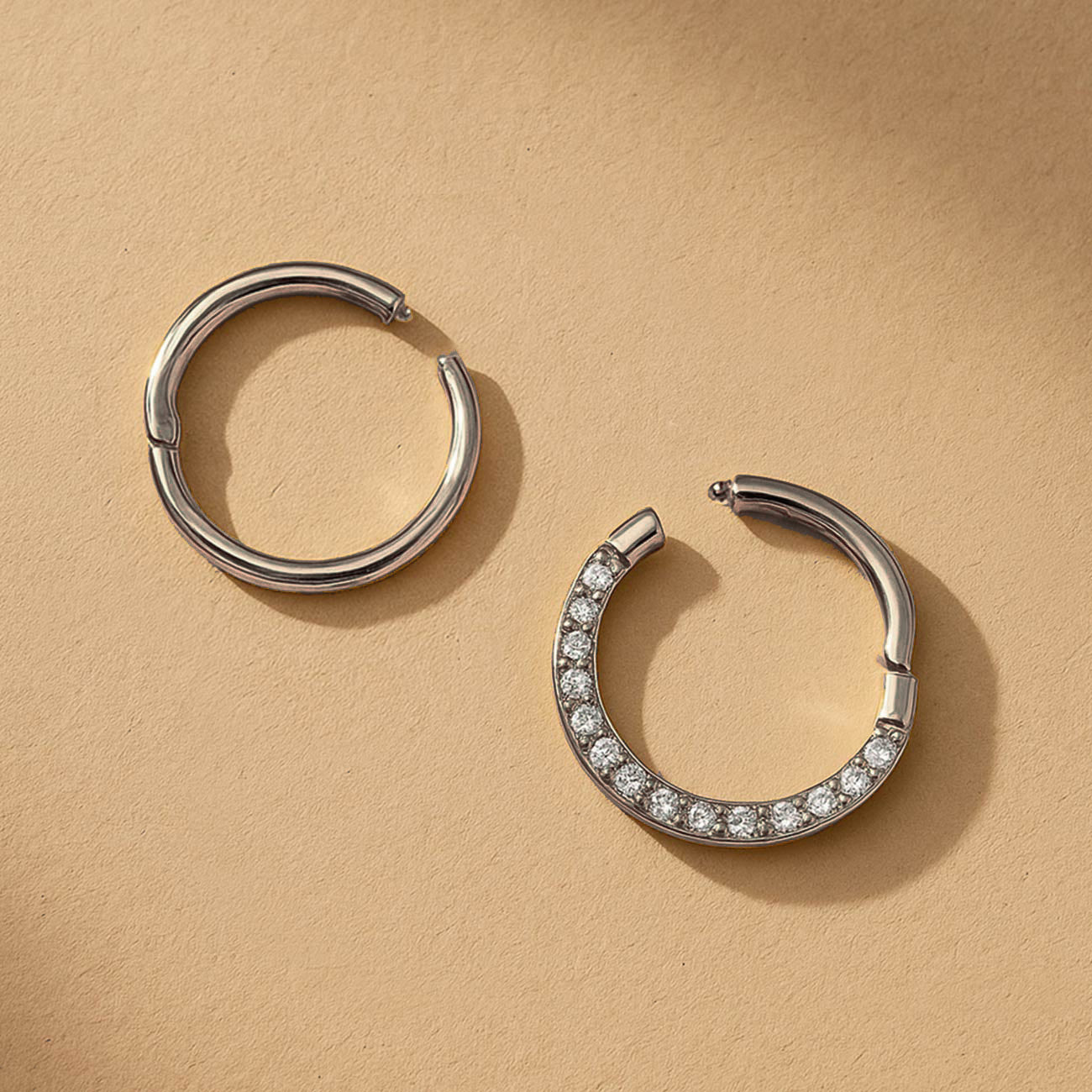 Front Pavé Seamless Hoop