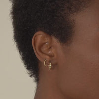 caption:Model has small earlobes, wearing 6mm