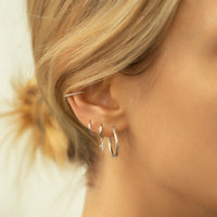 caption:Model wearing 7mm on second hole