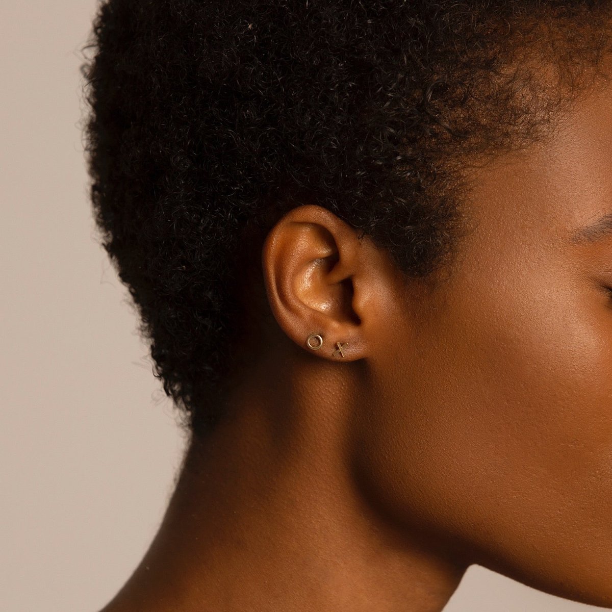 caption:model wearing 5mm