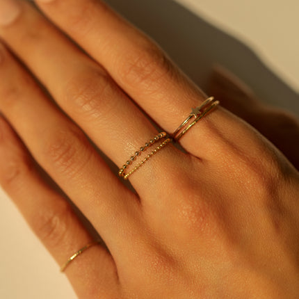 Delicate Diamond Wedding Ring in Rose Gold | KLENOTA